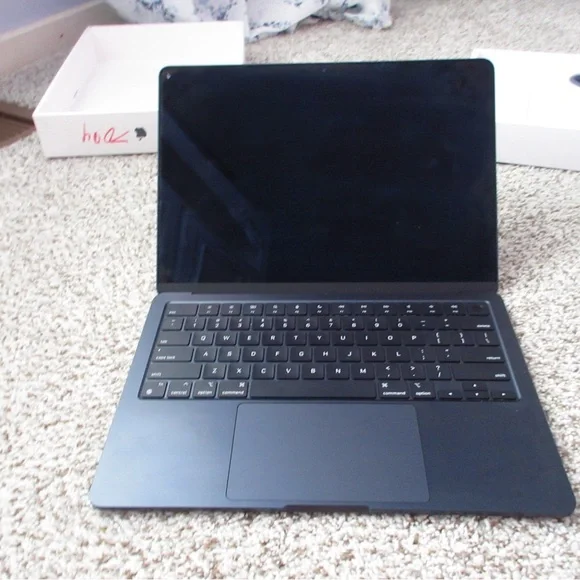 Apple-MacBook Air 13-inch Apple M3 chip, 16GB Memory - 512GB SSD - Midnight